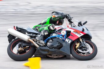 Suzuki GSXR-R 750 k4 - 3