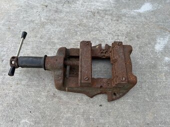 Zverák ku vrtačke - 3