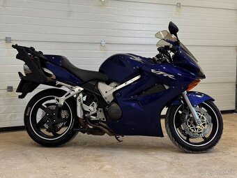 Honda vfr 800 vtec - 3
