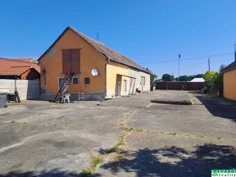 Dom s obrovským pozemkom, rodinné bývanie i investičná príle - 3