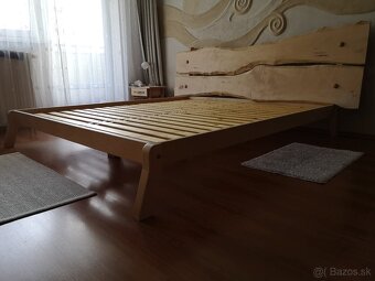 Svetlá drevená manželská posteľ - 3