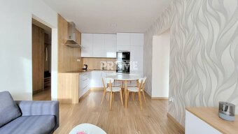 Štýlový 4i byt, REKONŠTRUKCIA, LOGGIA, Butatínska ulica, Pet - 3