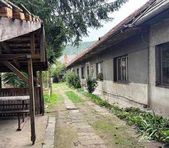 Na predaj dvojgeneračný rodinný dom v centre obce Plešivec - 3