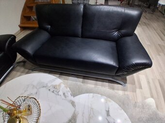 Predám sedacku 3+2+2 + taburet - 3