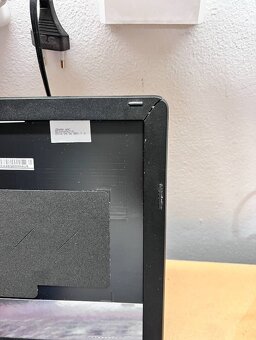 Predám pokazený notebook na náhradné diely zn.Acer E5-571 - 3