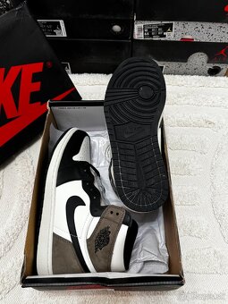 Air Jordan 1 Retro High OG - Dark Mocha - 3