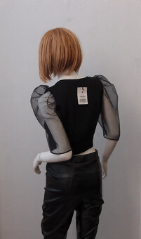 Dámský crop top zn.Bershka ....veľ-M - 3
