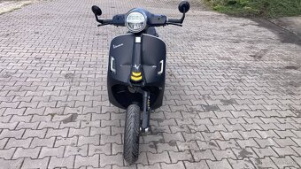 Piaggio Vespa GTS - 3