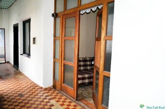 Dom vhodný na kompletnú rekonštrukciu podľa Vašich predstáv. - 3