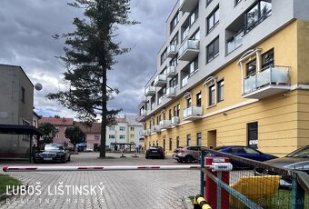 Luxusný 2 izbový byt s balkónom, vlastným kúrením a parkova - 3
