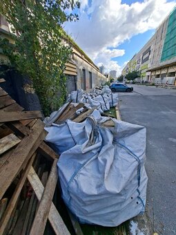 Darujem cca 1 kamión dreva z krovu za odvoz - 3