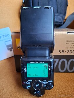 Predám blesk na NIKON SB 700 - 3