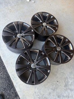 ZRENOVOVANE orig VW R18 - 3