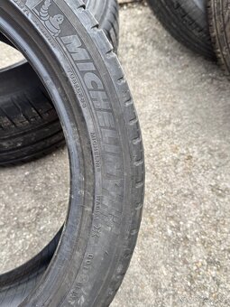 255/40R19 - 3