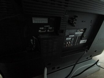 Panasonic LCD TV VIERA TX-32LXD85F - 3