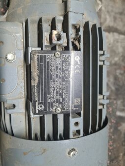 Elektromotor s prevodovkou - 3
