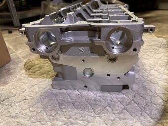 Hlava valcov 16v pumpac nova hlava 2.0tdi - 3
