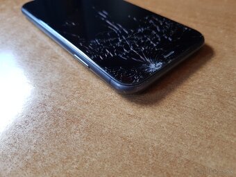 iPhone 11 - na náhradné diely - 3