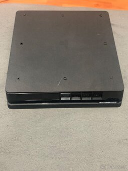 Predám hernú konzolu Sony PS4 Slim 500GB Stave nového Kusu - 3