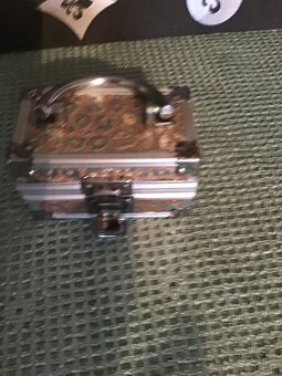 MALá STRIEBORNá KRABIčKA NA šPERKY - 3