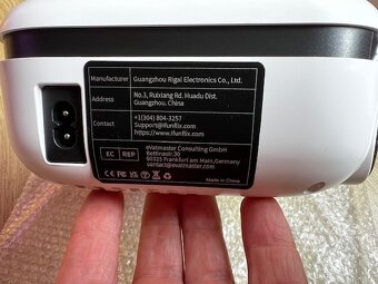 Biely LCD projektor RD-852 pre domáce kino - 3