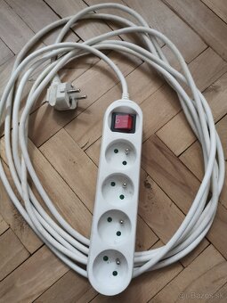 Predlžovačka prepäťova a predlžovačka s vypínačom - 3