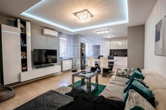 Atraktívny rodinný dom v centre Ilavy s 3 bytovými... - 3