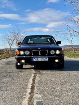 BMW E32 750i Brokatrot - 3