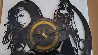 Nastenne hodiny z vinylu Wonder Woman - 3