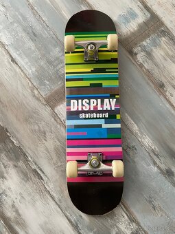 Skateboard s prilbou - 3