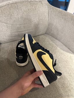 Nike Air Jordan 1 Low Travis - žlto/čierne - veľkosť 42 - 3