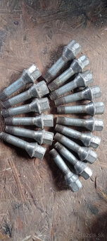 Predám pneu aj s diskami 195/65 R15 - 3