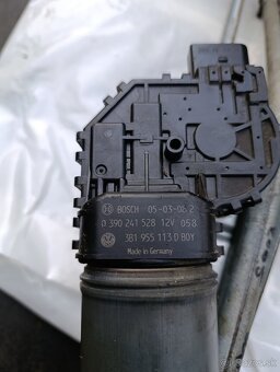 Pantograf stieračov Škoda Superb1 - 3