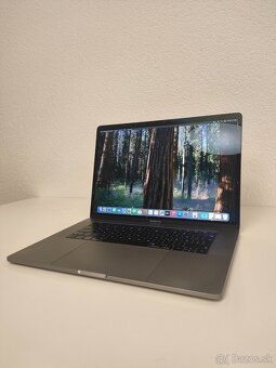 MacBook Pro 15" 2018 | i7 • 16GB • 256GB - 3