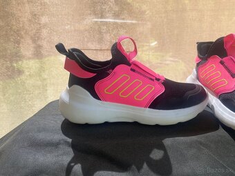 Adidas ružovočierne topanky - 3