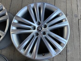 Originál ALU Škoda 8x19, 5x112 ET 44. - 3