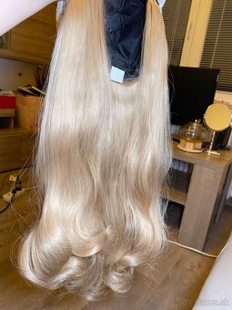 Štýlová blond parochňa s čiapočkou - 3