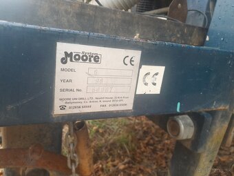 Bezorebná sejačka na priamy výsev Moore Unidrill - 3