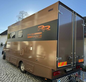 Obytný automobil Iveco - 3