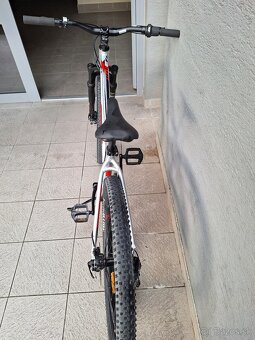 Predám horský bicykel 27 5 kola Rock Machine ako nový - 3
