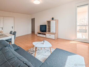 Väčší 3-izbový byt s loggiou s panoramatickým výhľadom - 3