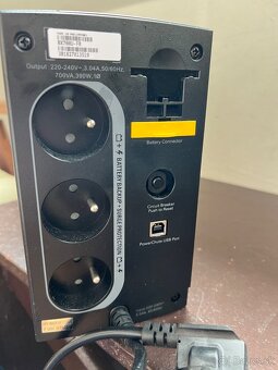 APC BACK-UPS 700 záložný zdroj - 3
