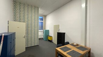Celok 3 kancelárií na vyvýšenom prízemí v blízkosti Klientsk - 3