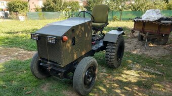 Malotraktor domácej výroby + vlečka a náradie - 3