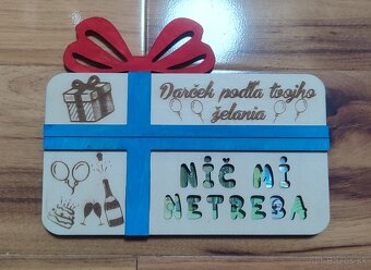 Drevená darčeková karta na peniaze v tvare darčeka "Nič mi - 3