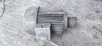 Predám Trojfázový elektromotor 5,5 kW - MEZ Mohelnice AP 132 - 3
