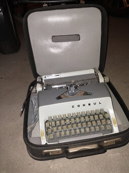 Písací kufríkový stroj Consul - 3