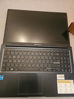 Predám notebook asus vivobook - 3