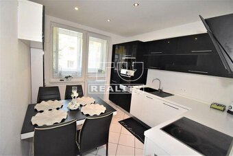 NA PREDAJ 4-IZBOVÝ BYT - 78 m2, S BALKÓNOM,... - 3