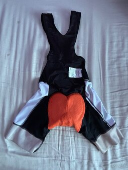 Dámske cyklistické kraťasy s trakmi - 3